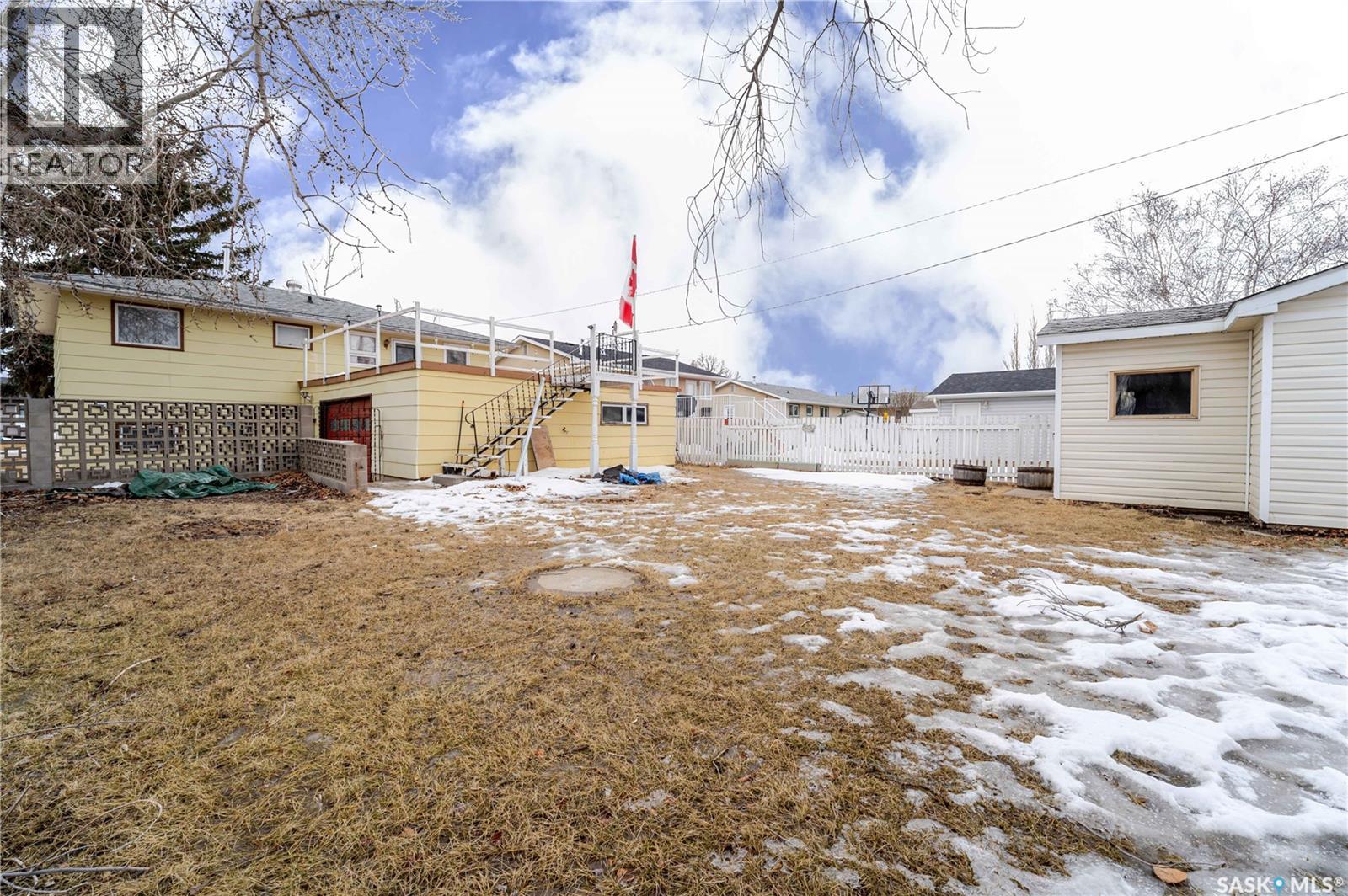 974 Hawthorne Crescent, Moose Jaw, Saskatchewan  S6H 6T6 - Photo 40 - SK030236