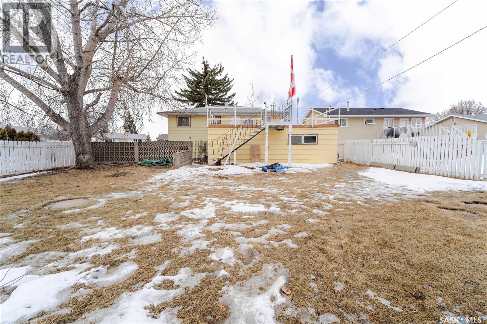 974 Hawthorne Crescent, Moose Jaw, Saskatchewan  S6H 6T6 - Photo 42 - SK030236