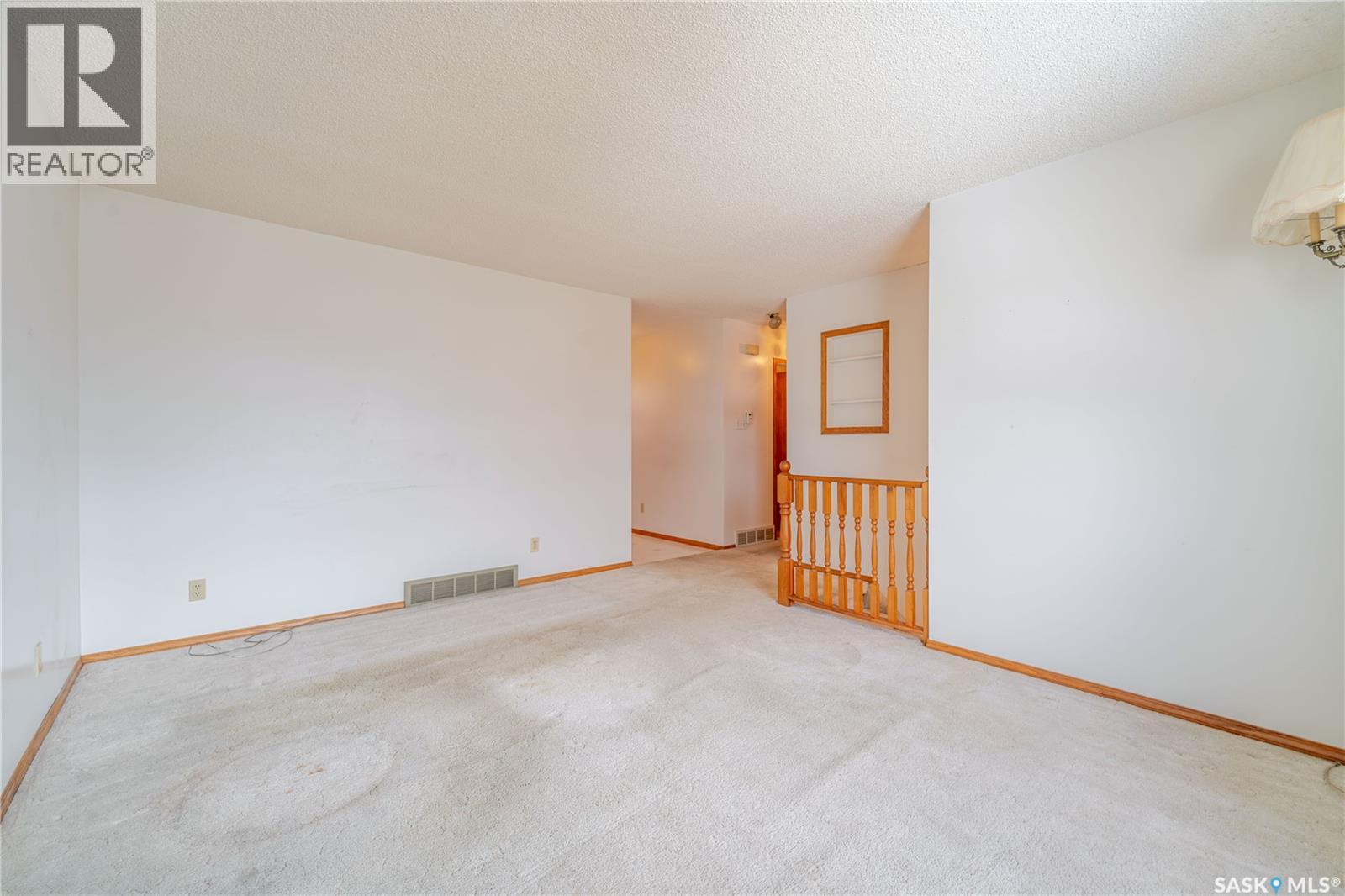 974 Hawthorne Crescent, Moose Jaw, Saskatchewan  S6H 6T6 - Photo 5 - SK030236