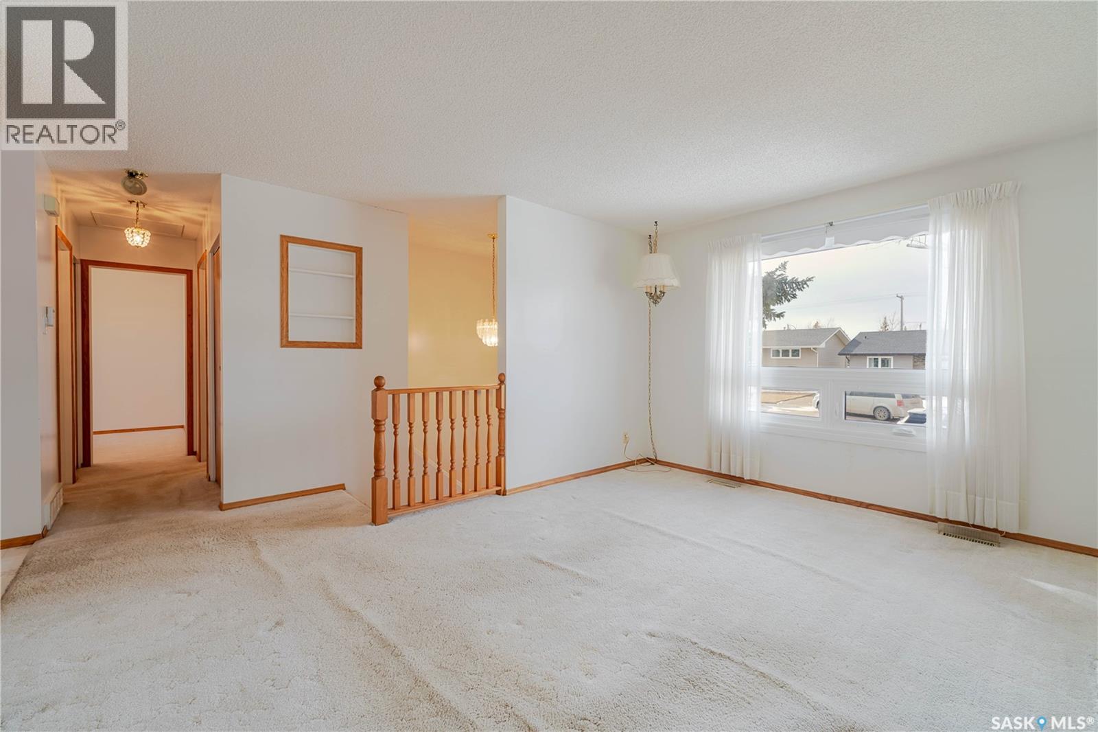 974 Hawthorne Crescent, Moose Jaw, Saskatchewan  S6H 6T6 - Photo 6 - SK030236