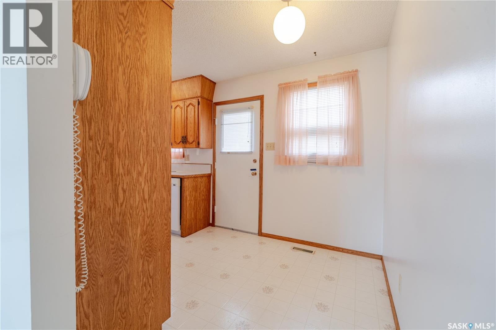 974 Hawthorne Crescent, Moose Jaw, Saskatchewan  S6H 6T6 - Photo 7 - SK030236