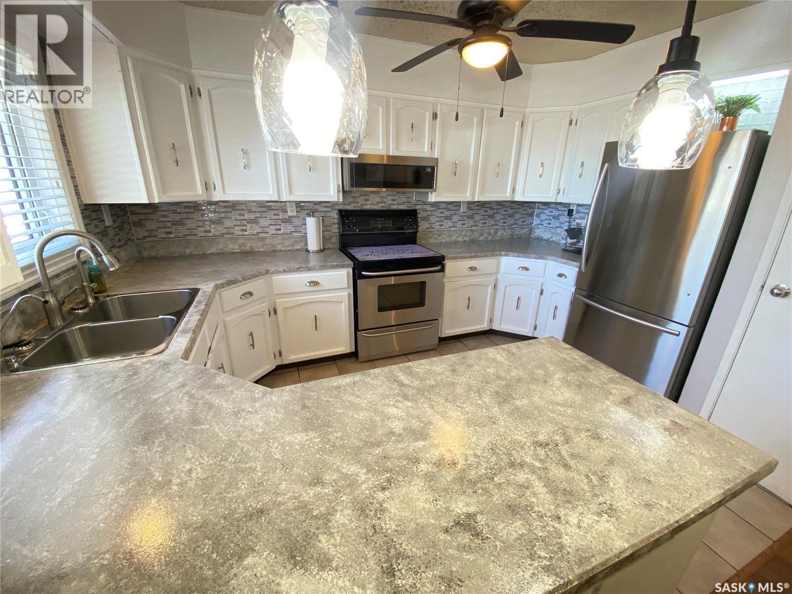 70 Matheson Crescent, Yorkton, Saskatchewan  S3N 3M3 - Photo 2 - SK030135