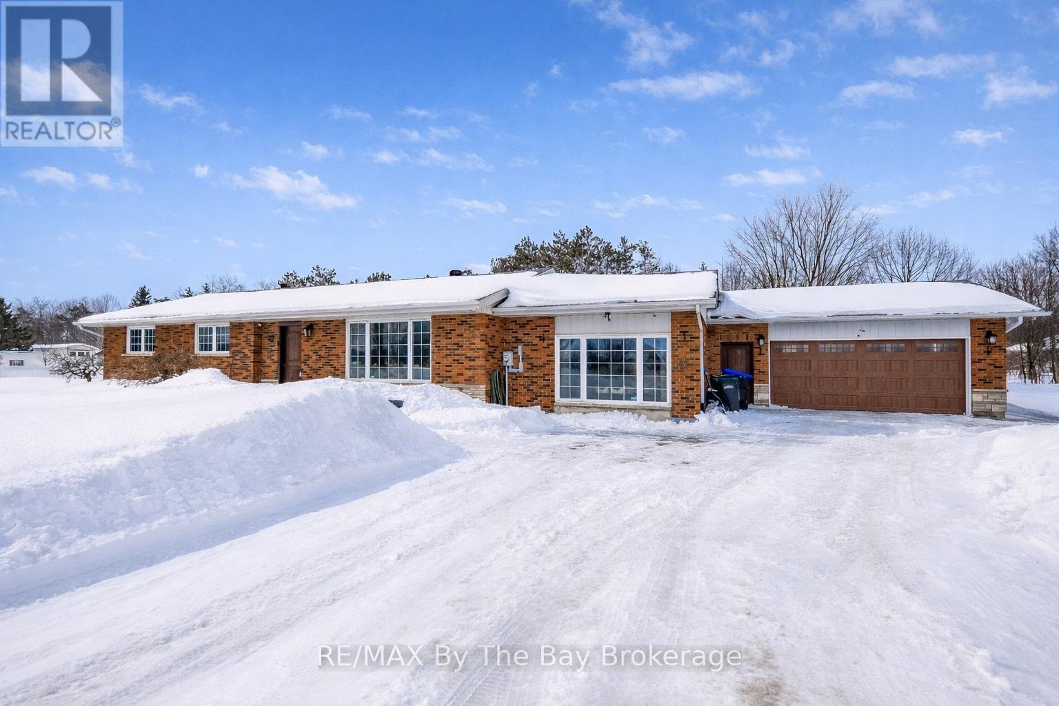 111 Balm Beach Road E, Tiny, Ontario  L0L 2J0 - Photo 2 - S12814178