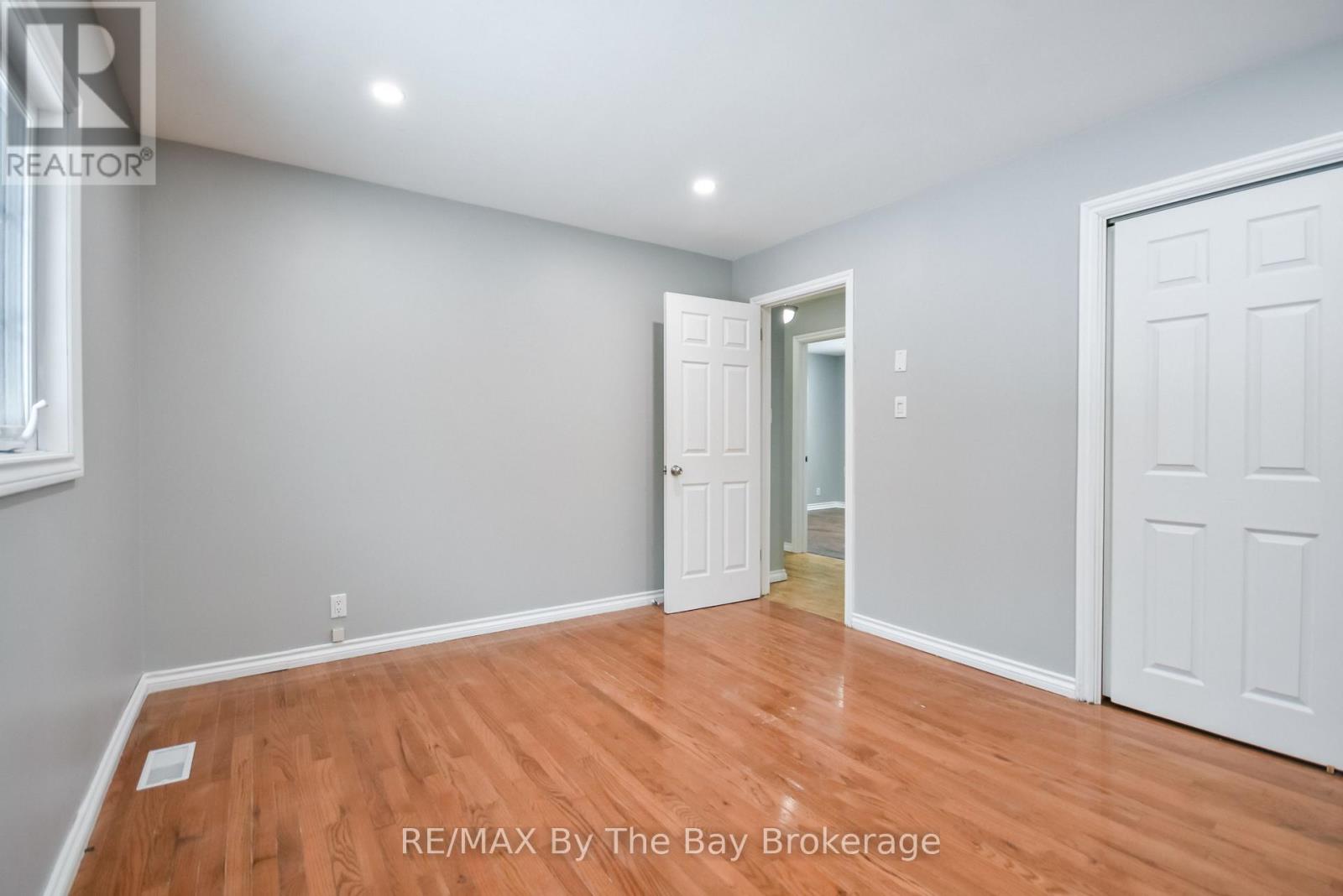 111 Balm Beach Road E, Tiny, Ontario  L0L 2J0 - Photo 37 - S12814178