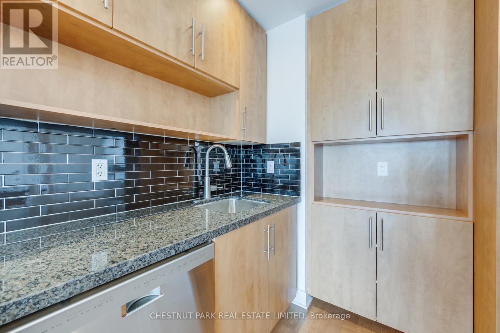 3001 - 120 Homewood Avenue, Toronto, Ontario  M4Y 2J3 - Photo 8 - C12878404