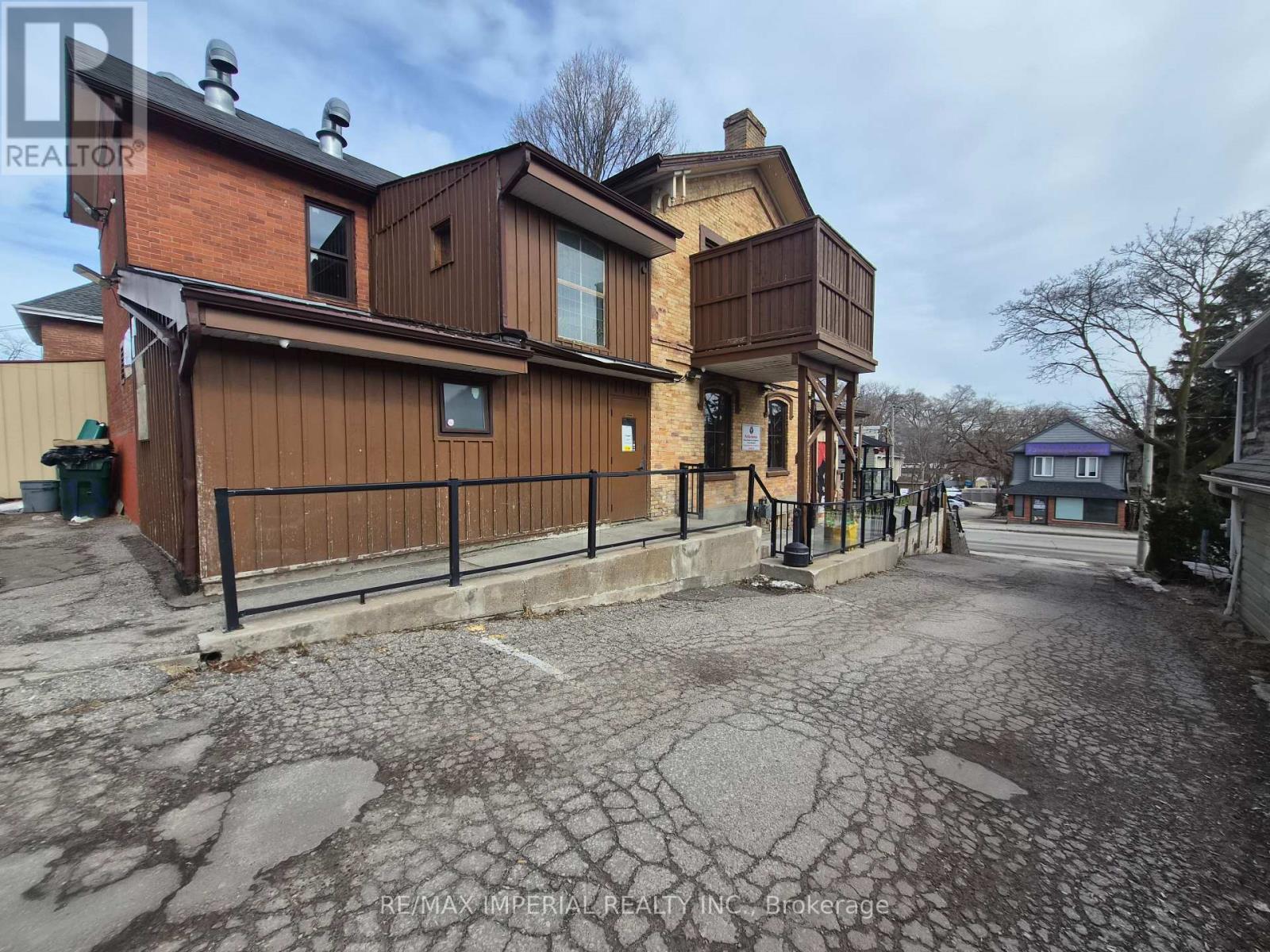 74 Main Street S, Newmarket, Ontario  L3Y 3Y6 - Photo 3 - N12868452