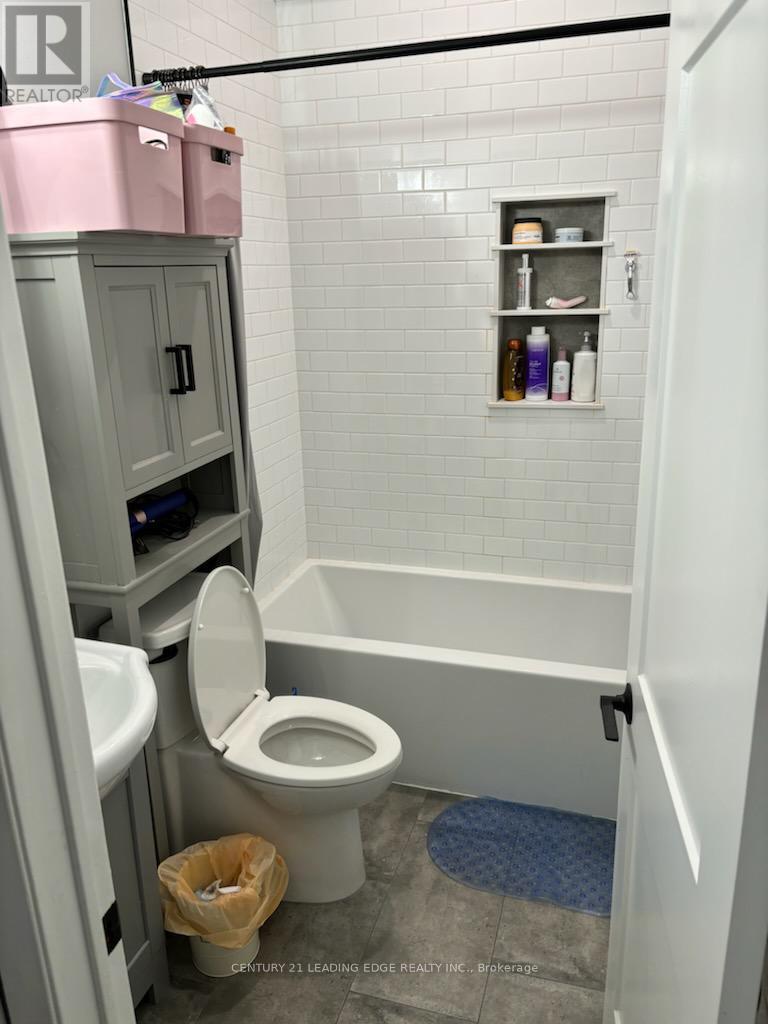 4 - 21 Prospect Street, Parry Sound, Ontario  P2A 2B5 - Photo 5 - X12873360