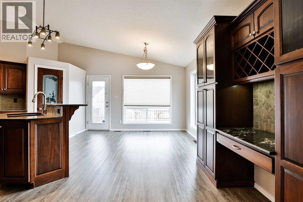 147 Heritage Circle W, Lethbridge, Alberta  T1K 7K5 - Photo 4 - A2290740