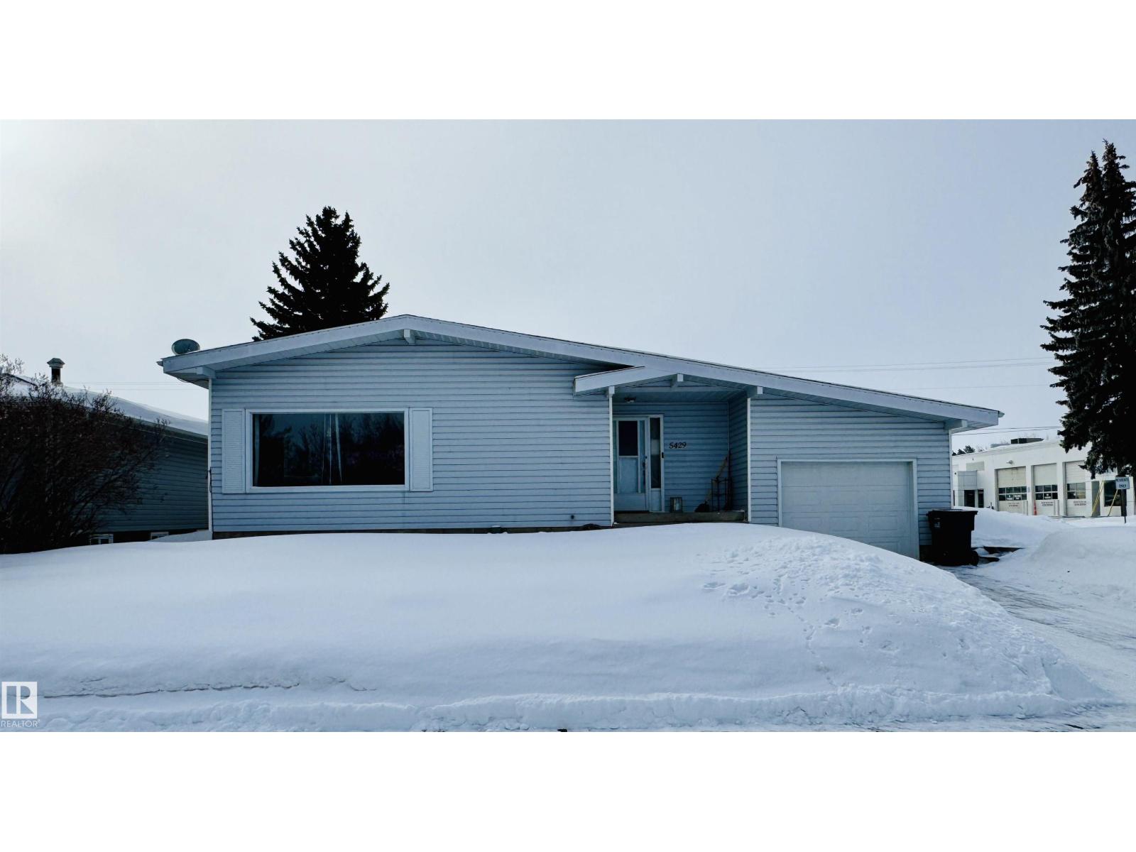 5429 51 AV, st. paul town, Alberta