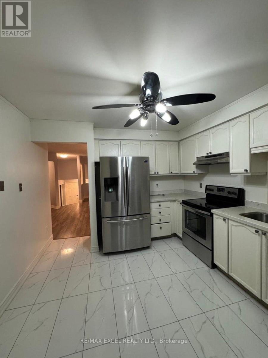 Room - 425 Elmwood Court, Oshawa (Samac), Ontario  L1G 7X8 - Photo 3 - E12653858