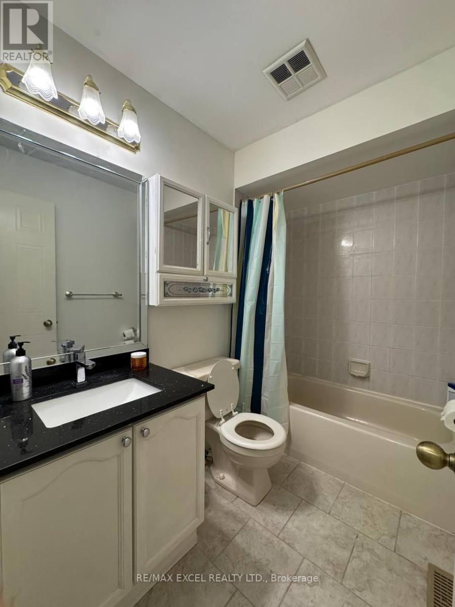 Room - 425 Elmwood Court, Oshawa (Samac), Ontario  L1G 7X8 - Photo 7 - E12653858