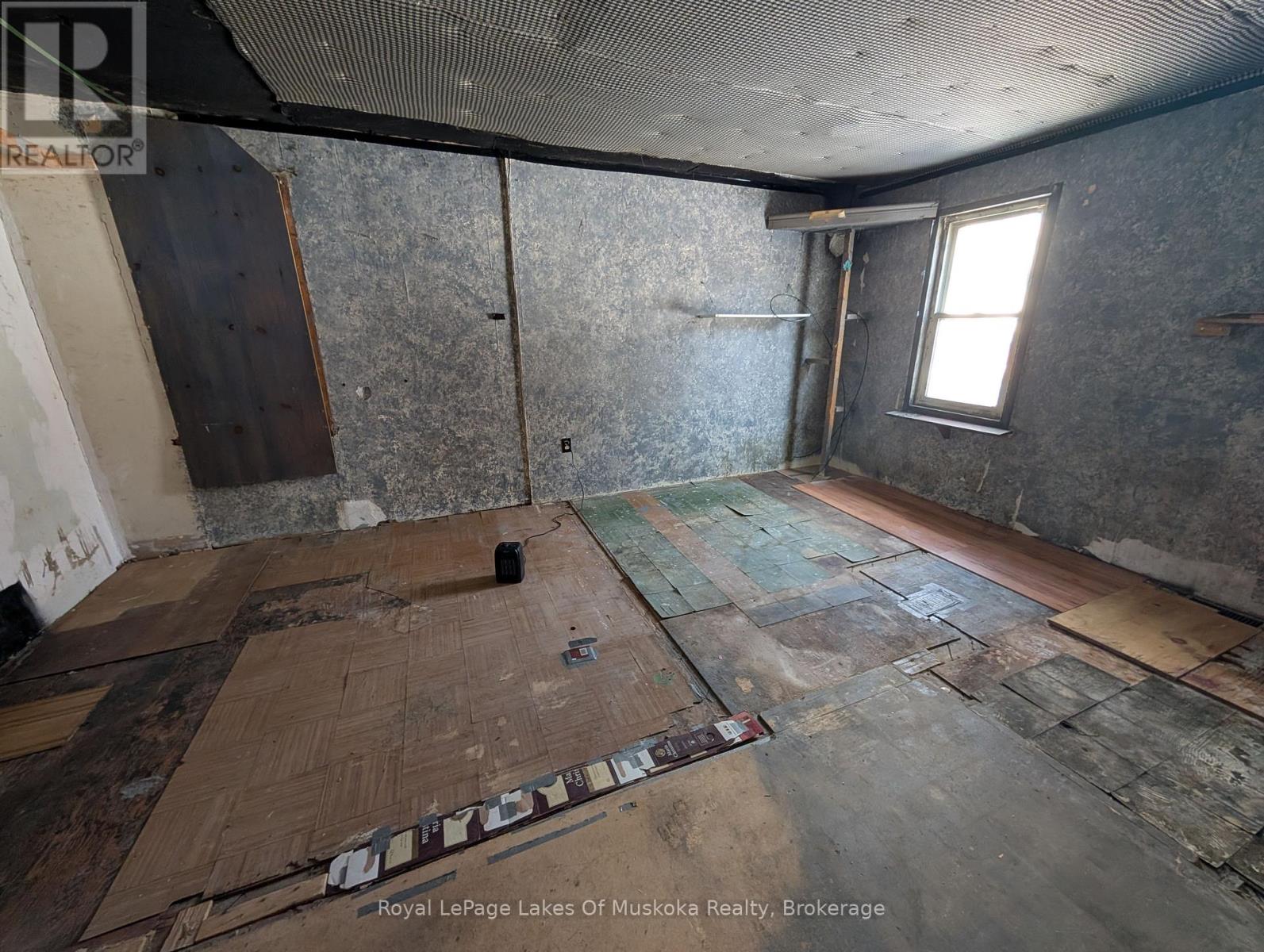 544 Mcintyre Street E, North Bay, Ontario  P1B 1E3 - Photo 2 - X12880272