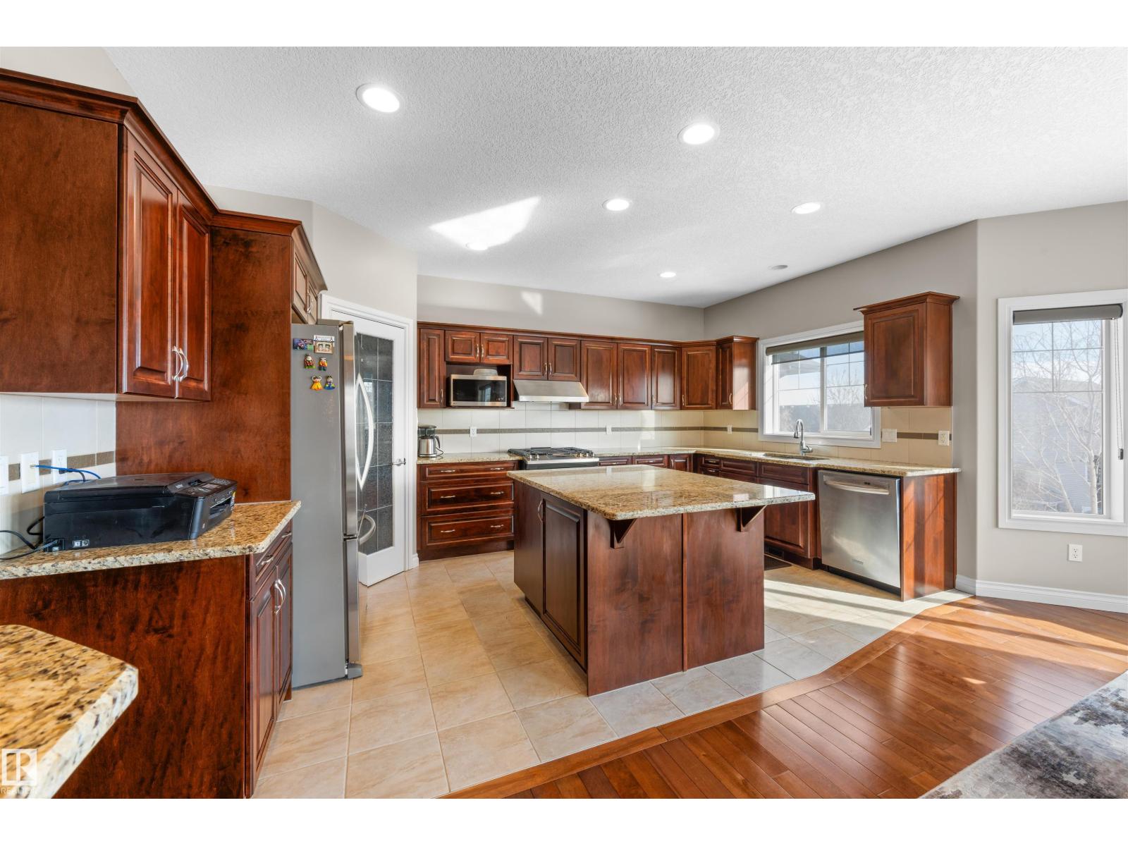 4005 Macneil Pl Nw Nw, Edmonton, Alberta  T6R 0H6 - Photo 8 - E4477321