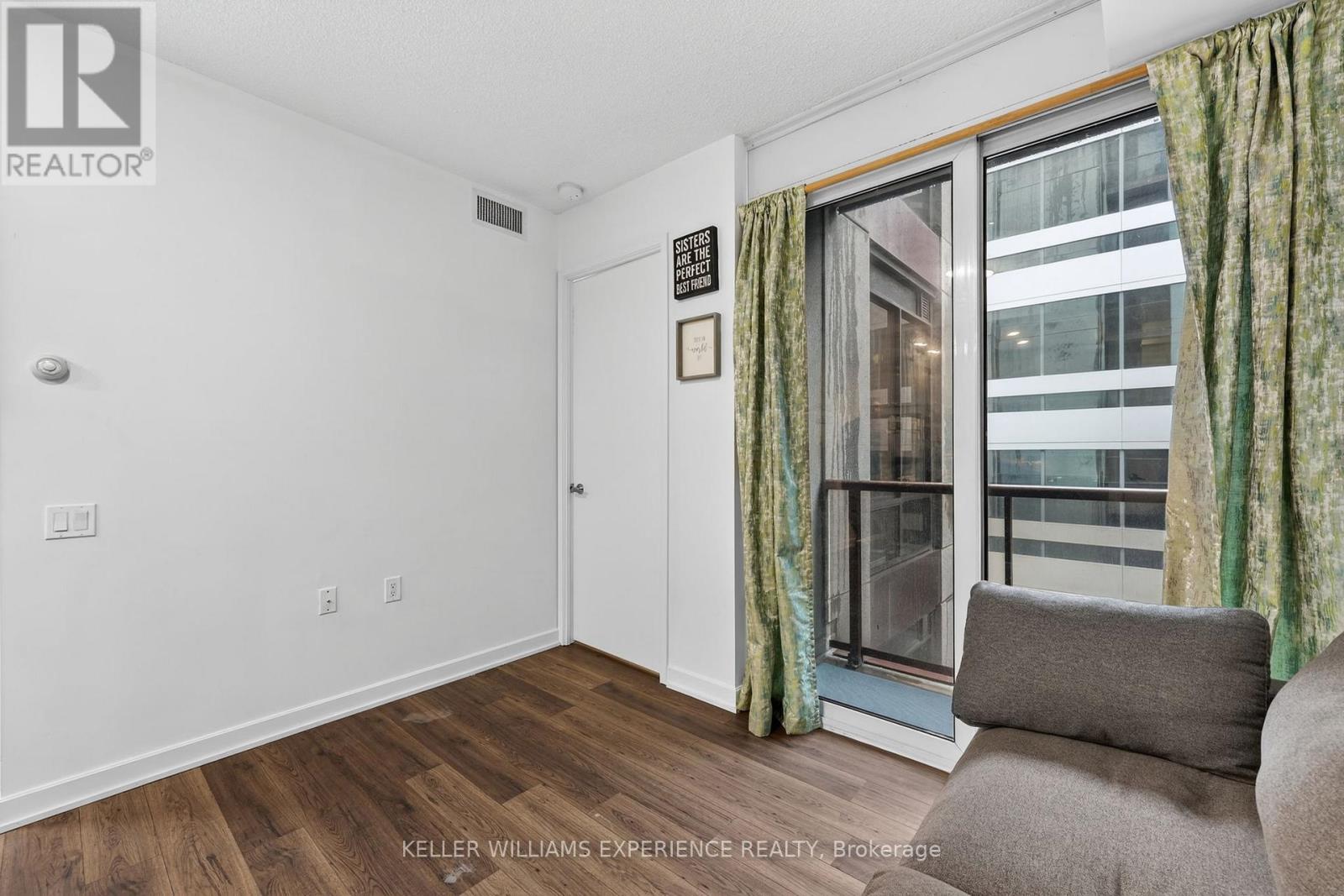 1406 - 85 Bloor Street E, Toronto, Ontario  M4W 3Y1 - Photo 12 - C12880266