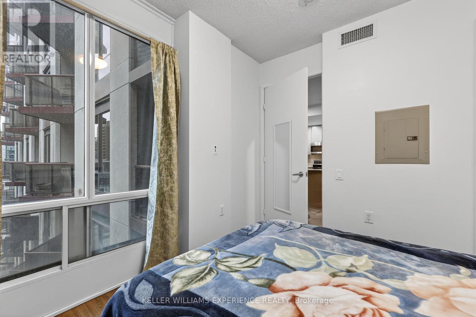 1406 - 85 Bloor Street E, Toronto, Ontario  M4W 3Y1 - Photo 16 - C12880266