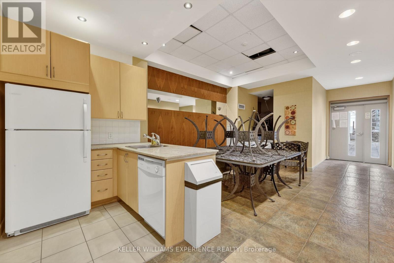 1406 - 85 Bloor Street E, Toronto, Ontario  M4W 3Y1 - Photo 22 - C12880266