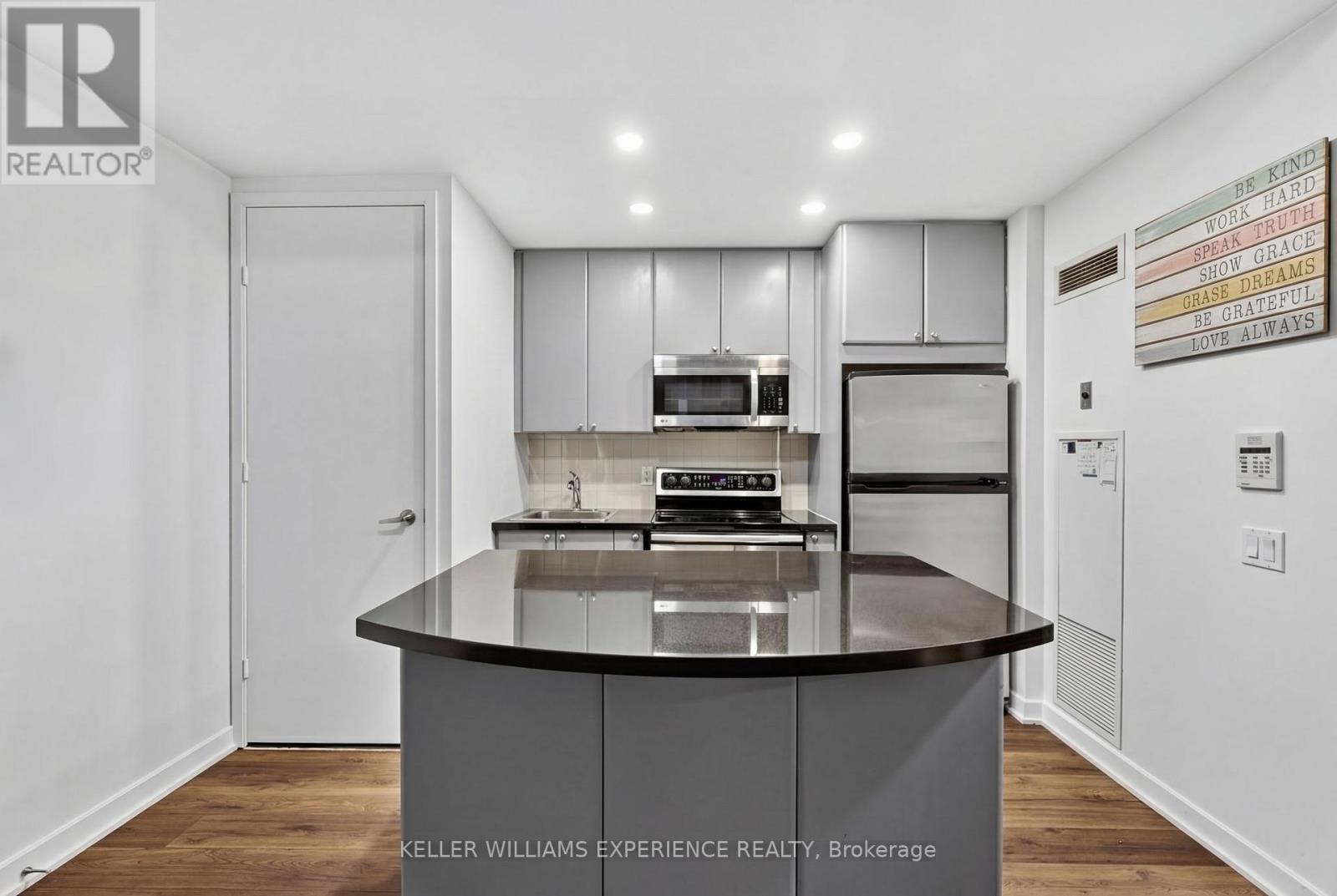 1406 - 85 Bloor Street E, Toronto, Ontario  M4W 3Y1 - Photo 4 - C12880266