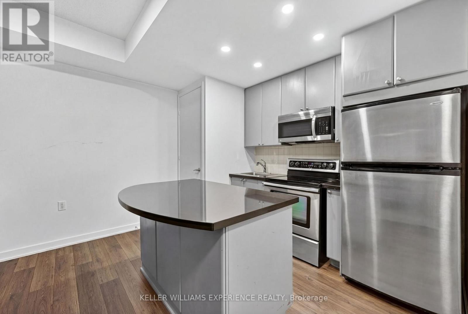 1406 - 85 Bloor Street E, Toronto, Ontario  M4W 3Y1 - Photo 5 - C12880266