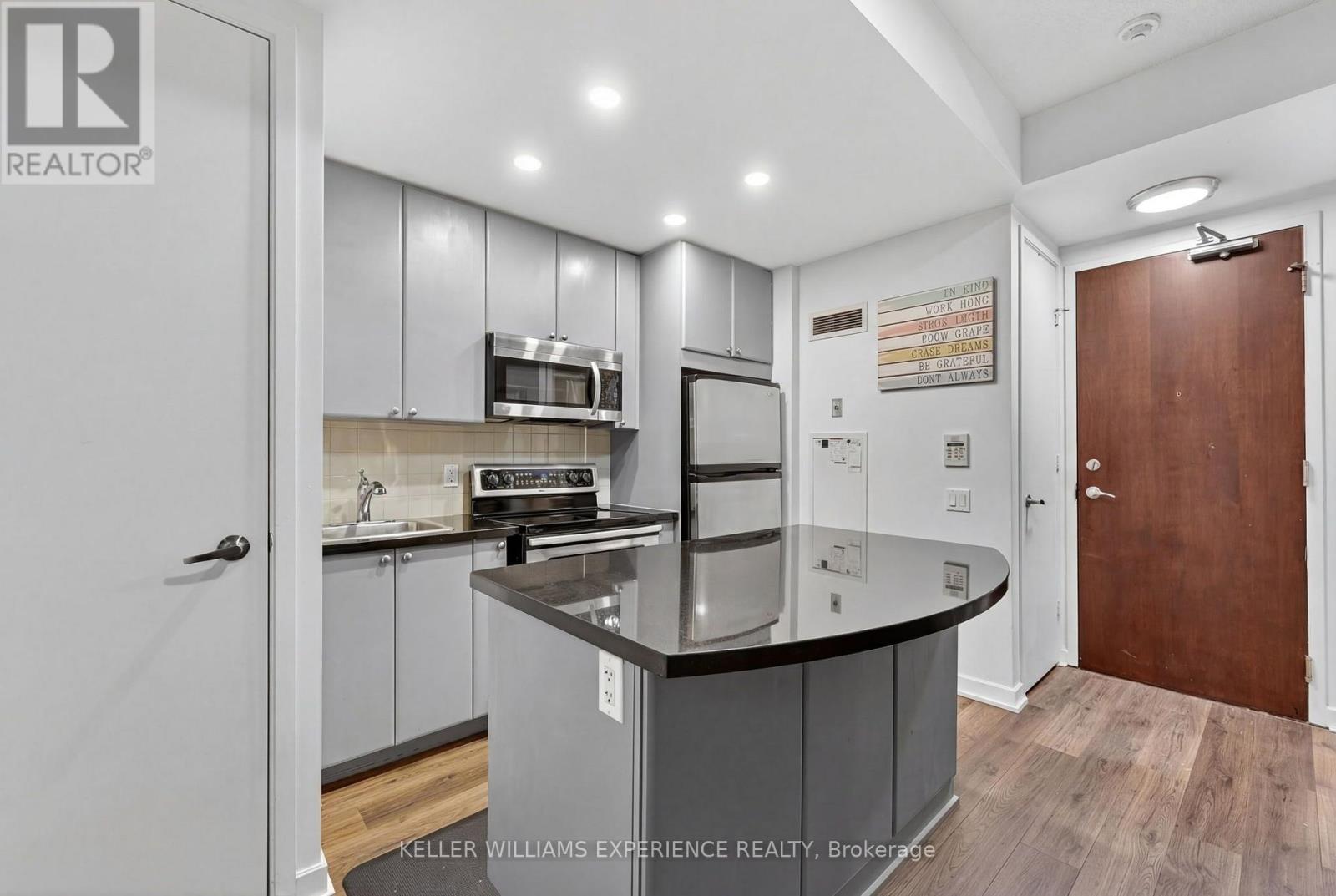 1406 - 85 Bloor Street E, Toronto, Ontario  M4W 3Y1 - Photo 6 - C12880266