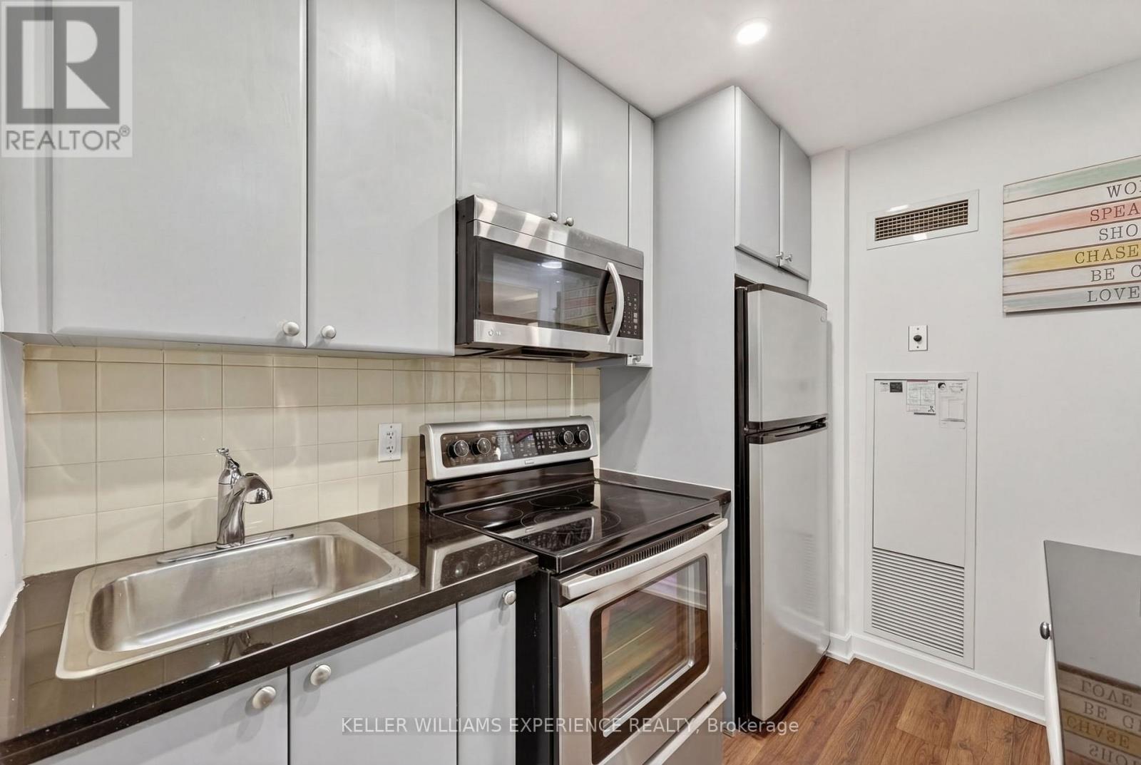 1406 - 85 Bloor Street E, Toronto, Ontario  M4W 3Y1 - Photo 7 - C12880266