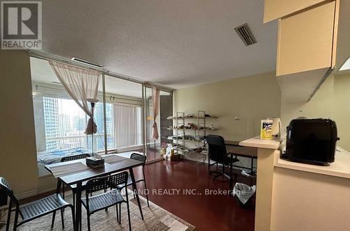 2613 - 1001 Bay Street, Toronto (Bay Street Corridor), Ontario  M5S 3A6 - Photo 2 - C12880358