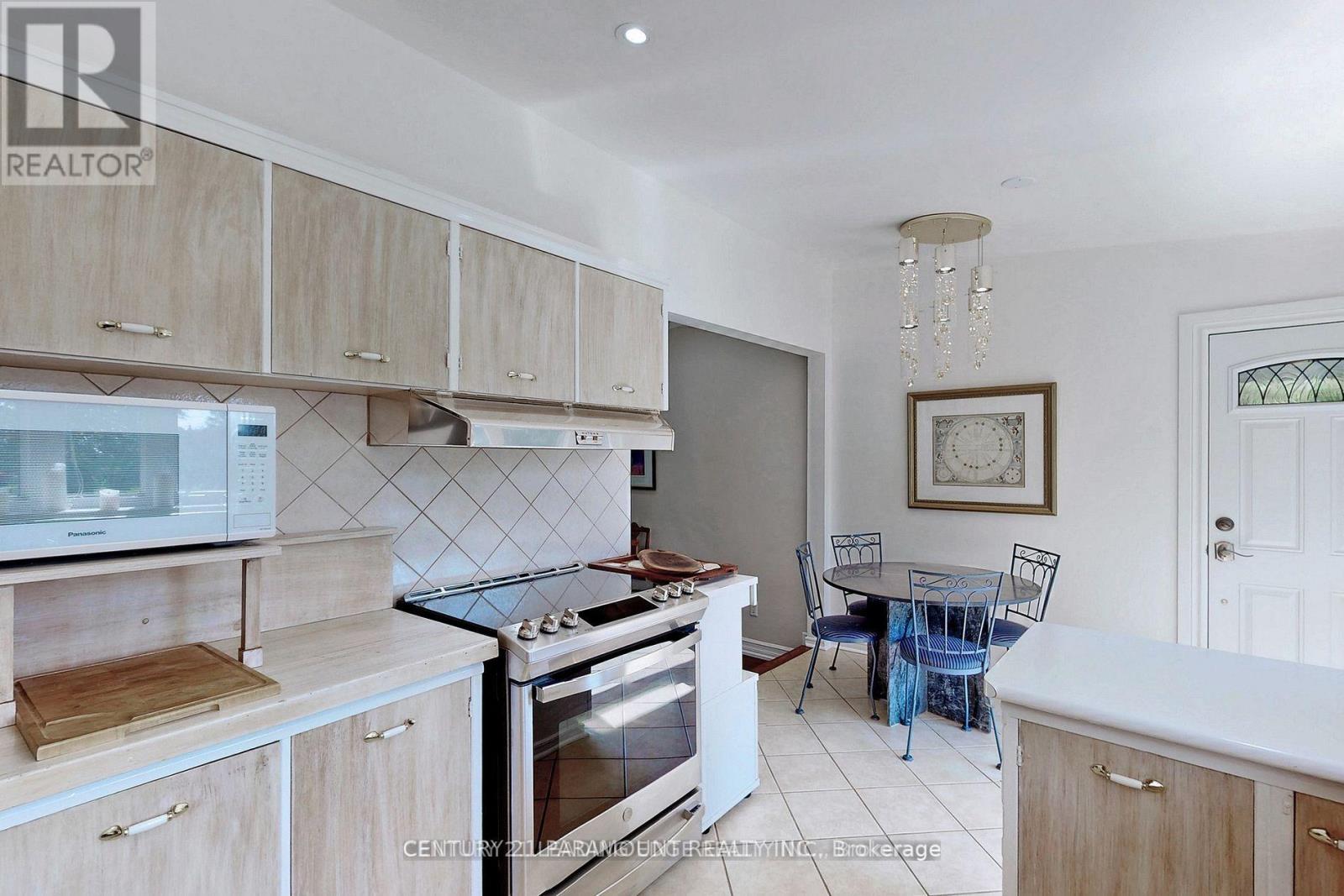 8 Waterfield Drive, Toronto, Ontario  M1P 3W5 - Photo 11 - E12880346