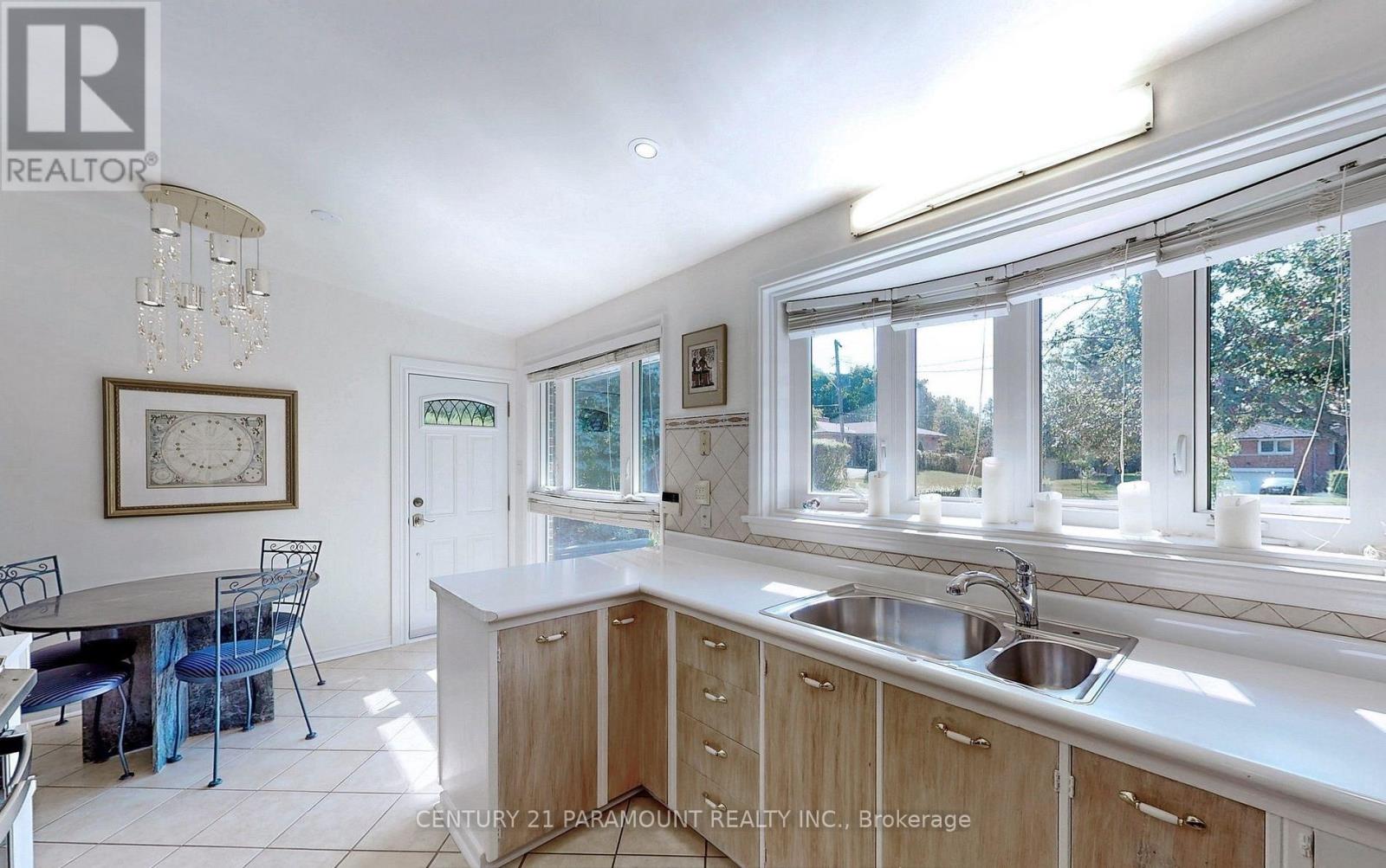 8 Waterfield Drive, Toronto, Ontario  M1P 3W5 - Photo 12 - E12880346