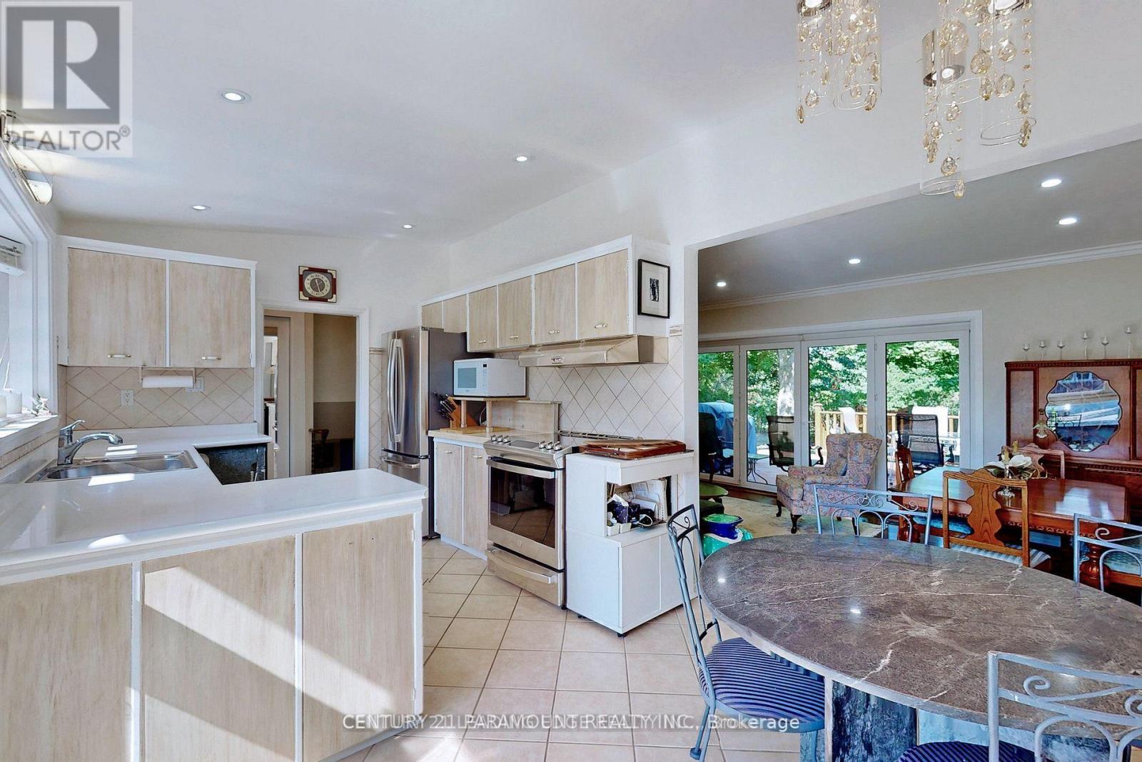 8 Waterfield Drive, Toronto, Ontario  M1P 3W5 - Photo 13 - E12880346