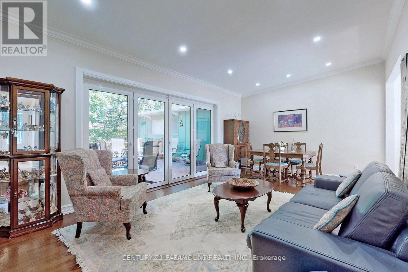 8 Waterfield Drive, Toronto, Ontario  M1P 3W5 - Photo 7 - E12880346