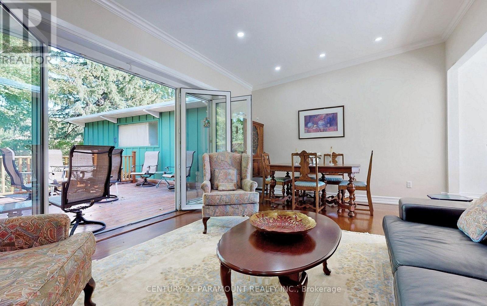 8 Waterfield Drive, Toronto, Ontario  M1P 3W5 - Photo 9 - E12880346