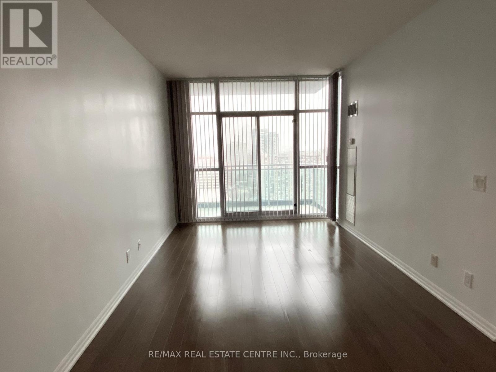 2401 - 223 Webb Drive, Mississauga (City Centre), Ontario  L5B 0E8 - Photo 8 - W12880124