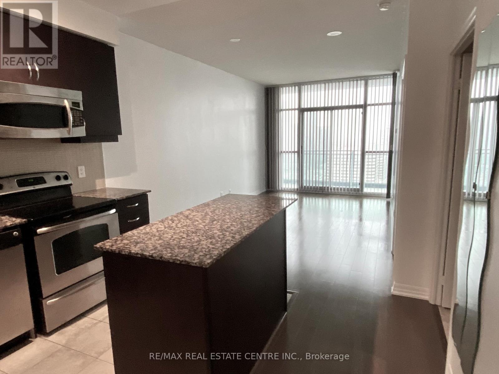 2401 - 223 Webb Drive, Mississauga (City Centre), Ontario  L5B 0E8 - Photo 5 - W12880124