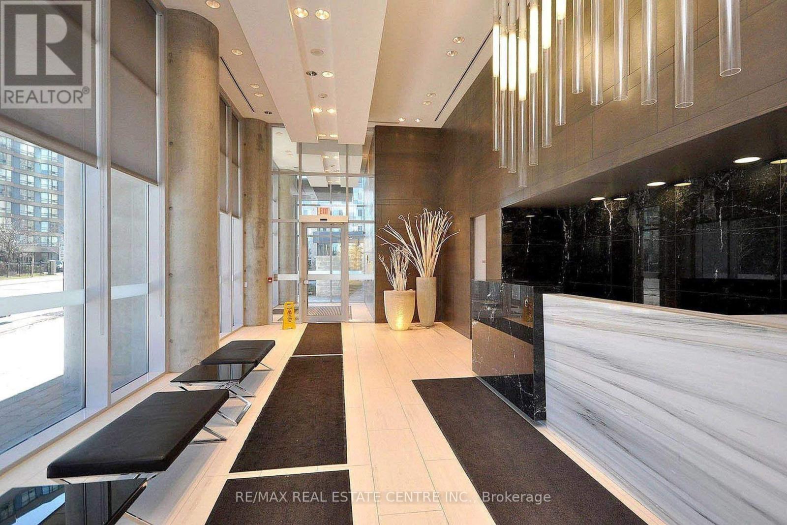 2401 - 223 Webb Drive, Mississauga (City Centre), Ontario  L5B 0E8 - Photo 3 - W12880124