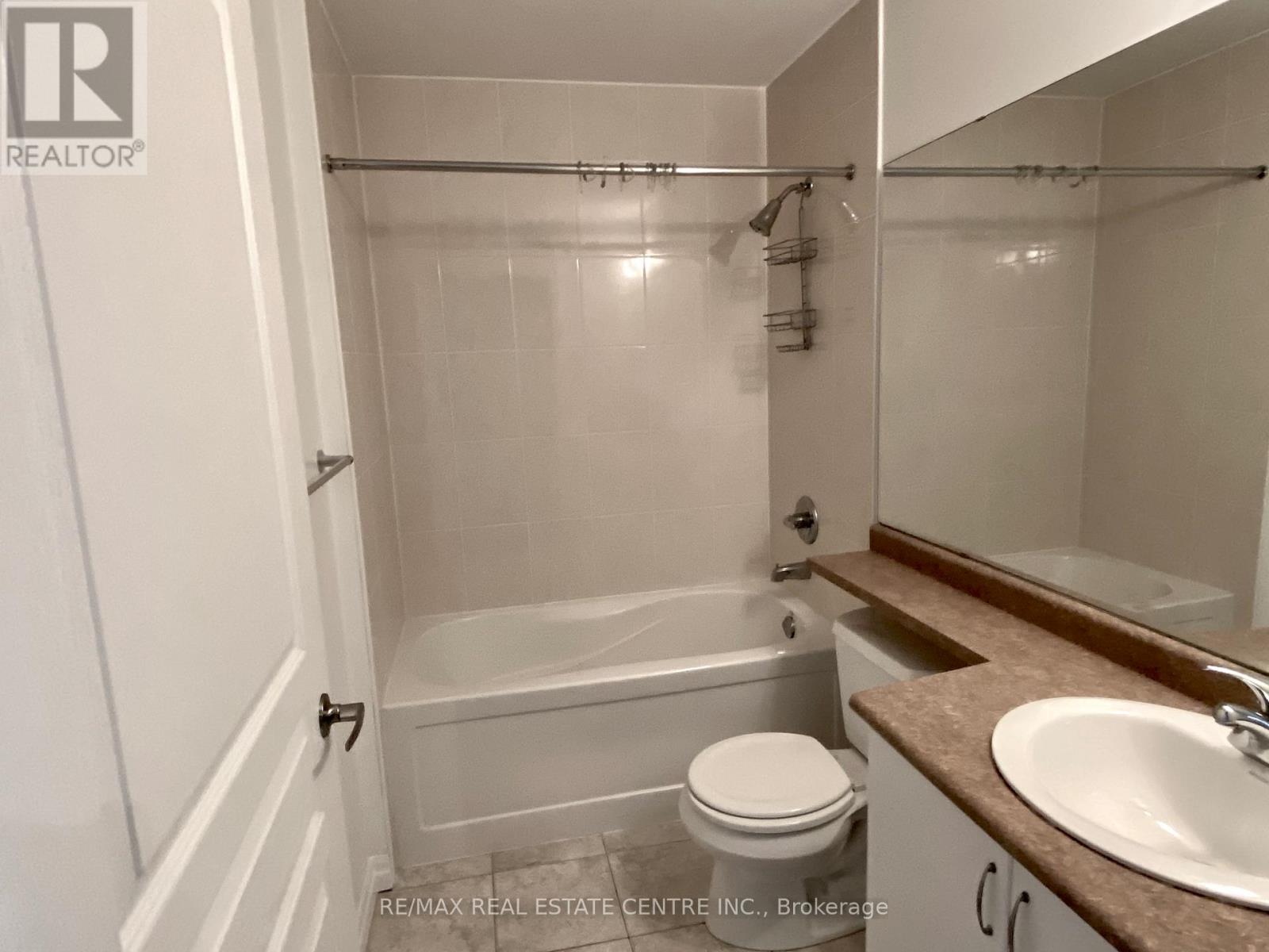 2401 - 223 Webb Drive, Mississauga (City Centre), Ontario  L5B 0E8 - Photo 11 - W12880124