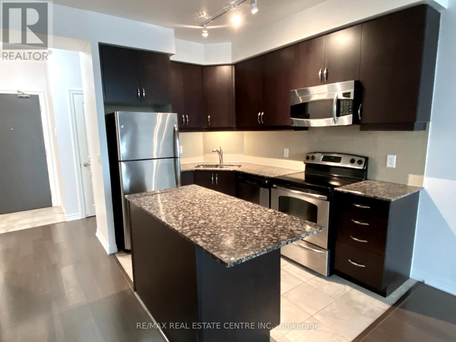 2401 - 223 Webb Drive, Mississauga (City Centre), Ontario  L5B 0E8 - Photo 7 - W12880124