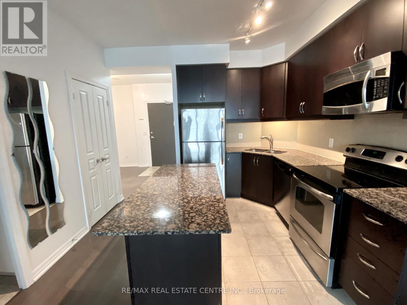 2401 - 223 Webb Drive, Mississauga (City Centre), Ontario  L5B 0E8 - Photo 12 - W12880124