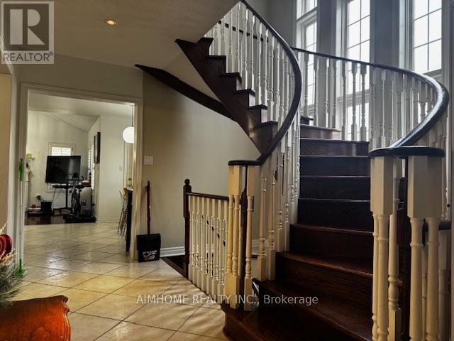 28 Garcia Street, Markham, Ontario  L3R 4R8 - Photo 2 - N12880318