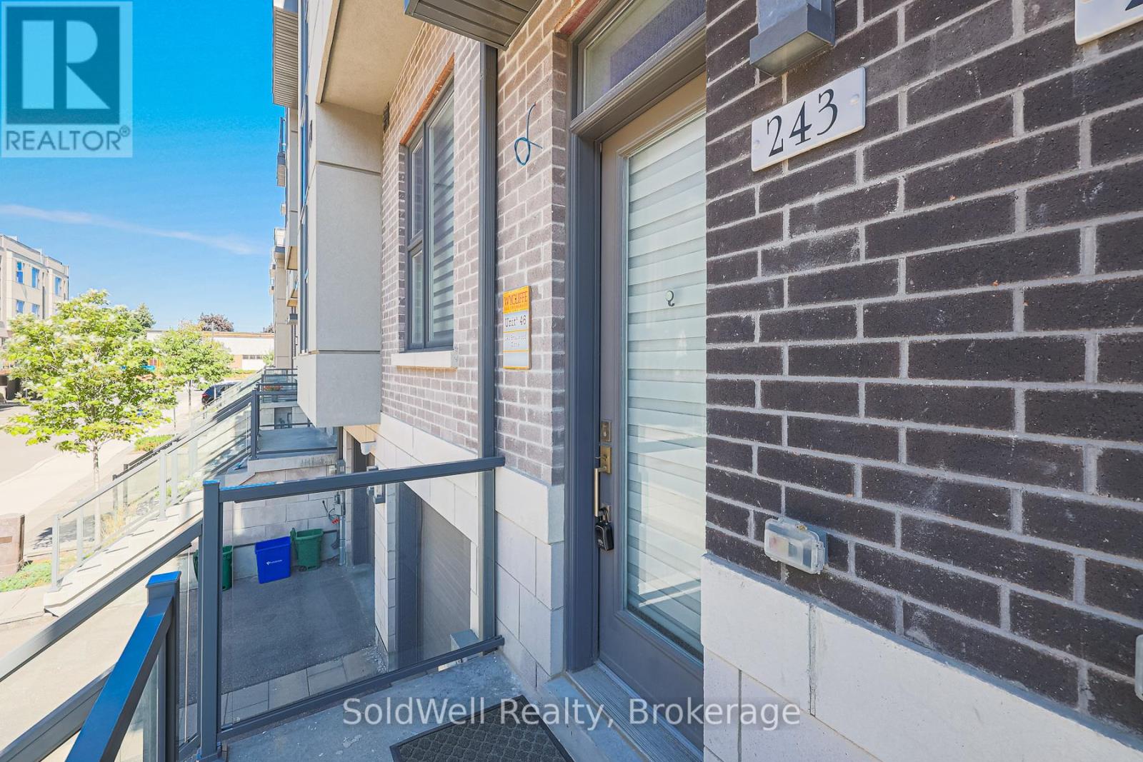 243 Smallwood Circle, Vaughan, Ontario  L4J 0K8 - Photo 4 - N12880326