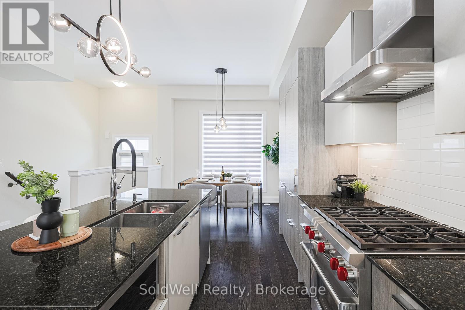 243 Smallwood Circle, Vaughan, Ontario  L4J 0K8 - Photo 9 - N12880326