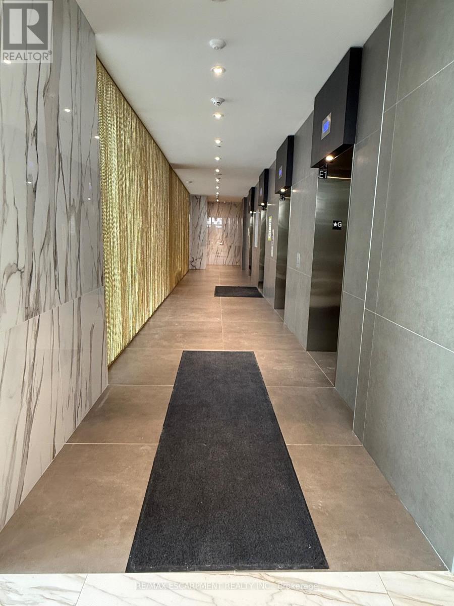 2611 - 448 Burnhamthorpe Road W, Mississauga (City Centre), Ontario  L5B 4M6 - Photo 2 - W12880254