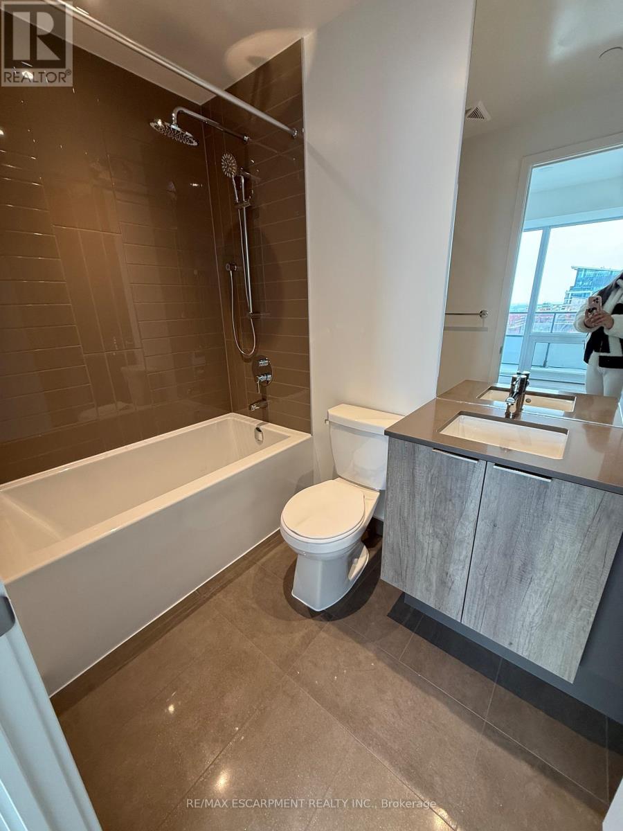 2611 - 448 Burnhamthorpe Road W, Mississauga (City Centre), Ontario  L5B 4M6 - Photo 9 - W12880254