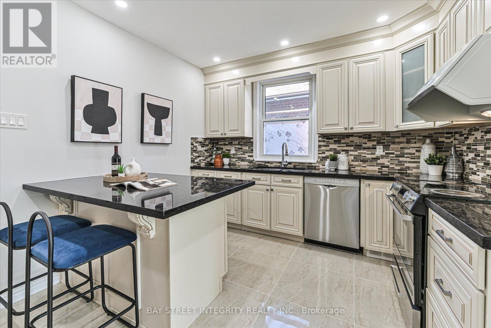 99 Symons Street, Toronto (Mimico), Ontario  M8V 1V1 - Photo 12 - W12880258