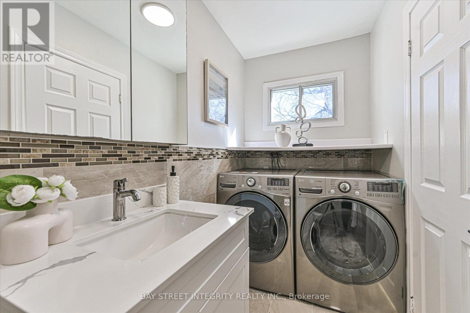 99 Symons Street, Toronto (Mimico), Ontario  M8V 1V1 - Photo 18 - W12880258