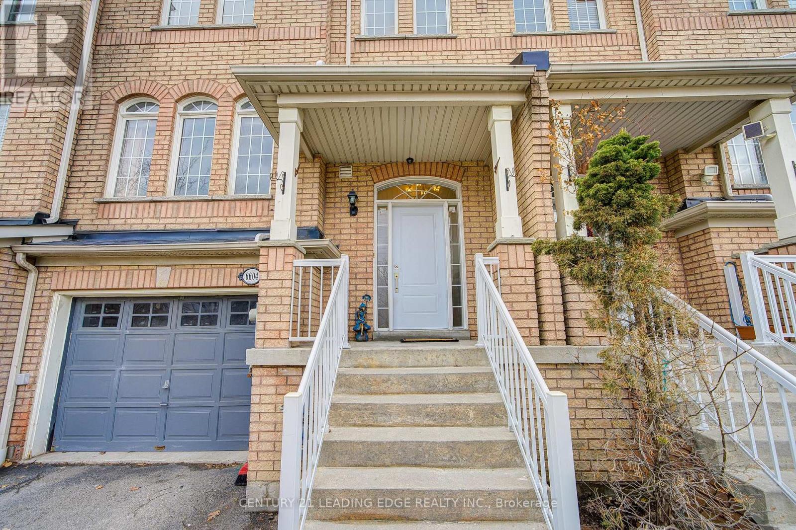 6604 Opera Glass Crescent, Mississauga, Ontario  L5W 1R8 - Photo 2 - W12880274