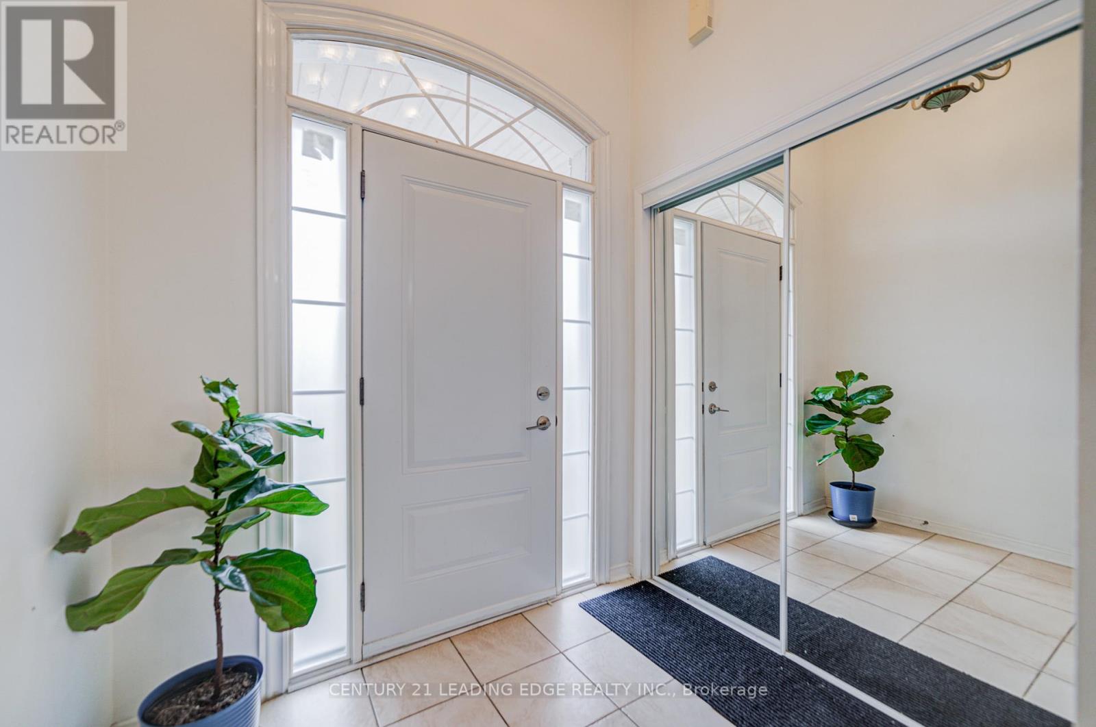 6604 Opera Glass Crescent, Mississauga, Ontario  L5W 1R8 - Photo 7 - W12880274