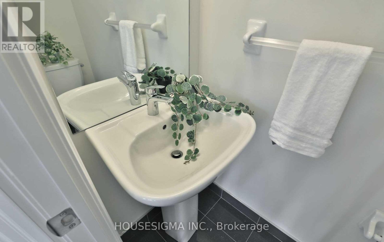 502 - 657 Cricklewood Drive, Mississauga (Mineola), Ontario  L5G 0B8 - Photo 15 - W12880314