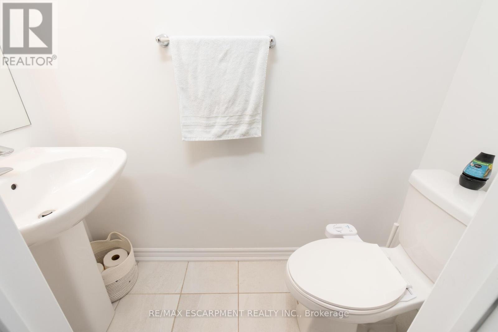 3036 Silvertip Common Crescent, Oakville, Ontario  L6H 0R8 - Photo 7 - W12880348