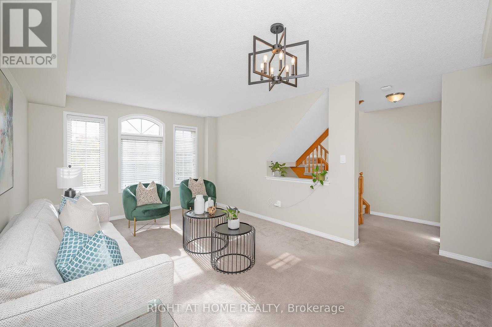 107 Bernard Avenue, Brampton (Fletcher's Creek South), Ontario  L6Y 5S9 - Photo 5 - W12880354