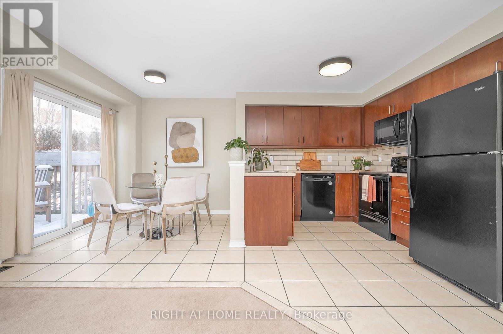 107 Bernard Avenue, Brampton (Fletcher's Creek South), Ontario  L6Y 5S9 - Photo 9 - W12880354