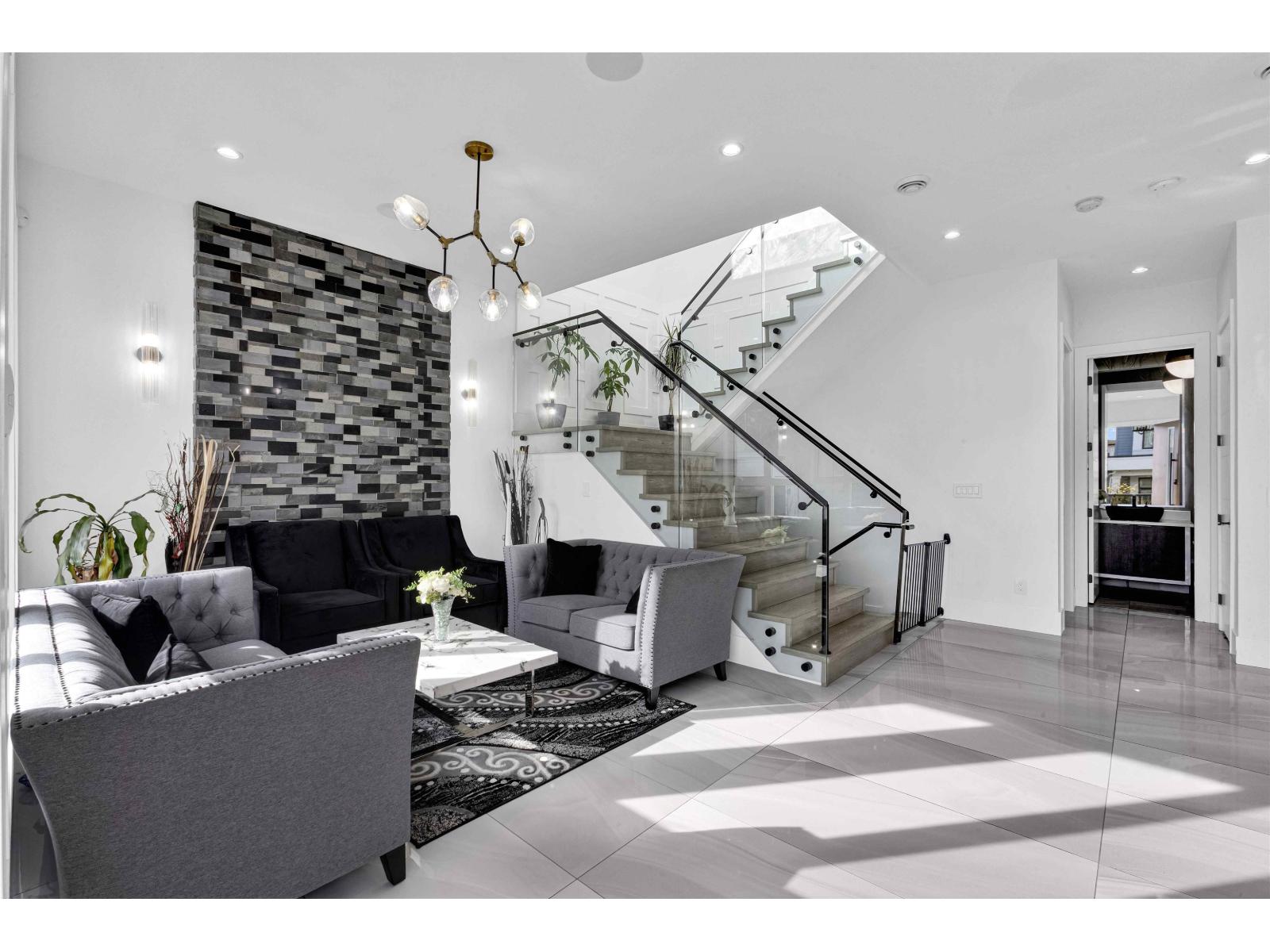 16775 18b Avenue, Surrey, British Columbia  V3Z 1A2 - Photo 4 - R3099116